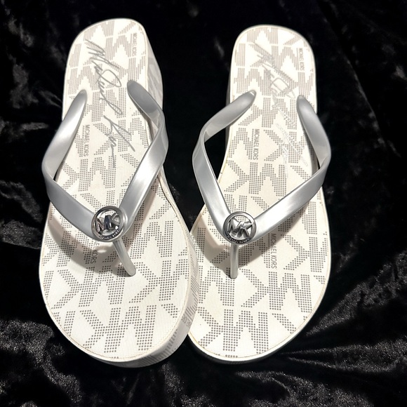 COPY - Michael Kors Flip Flops - Picture 1 of 4